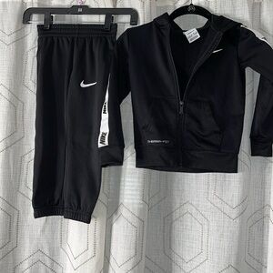 Nike Boys 2pc 4 XS Black Tracksuit Zip/Hood/Long Sleeve Jacket Therma-Fit REFER